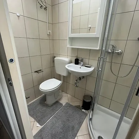 Blizu Centra In Na Robu Tivolija